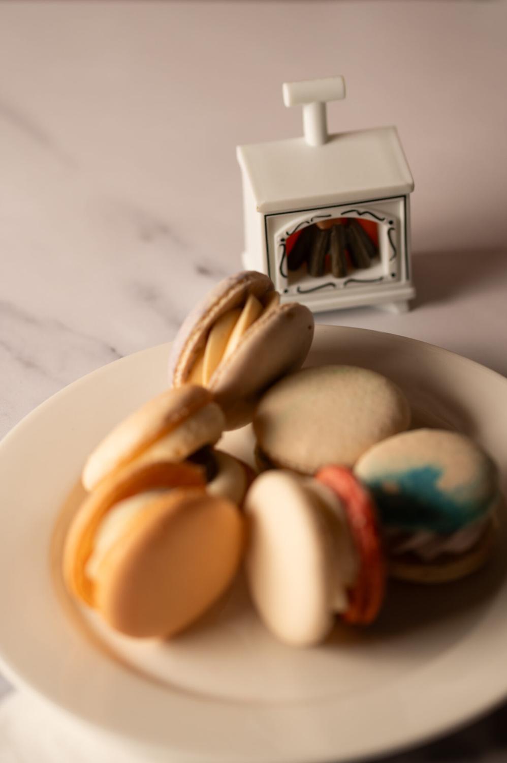 A plate of assorted macarons